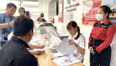 Vì sao công an triệu tập người 'tố' Công ty C.P. Việt Nam bán thịt heo bệnh?