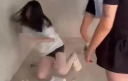 Video gây sốc ở Trung Quốc! Nữ sinh 14 tuổi bị bạn học đánh đập, dư luận phẫn nộ đòi công lý