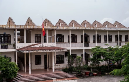 Trường học bị bão cuốn bay mái vẫn dạy 740 học sinh: Quảng Ninh lên tiếng sau phản ánh
