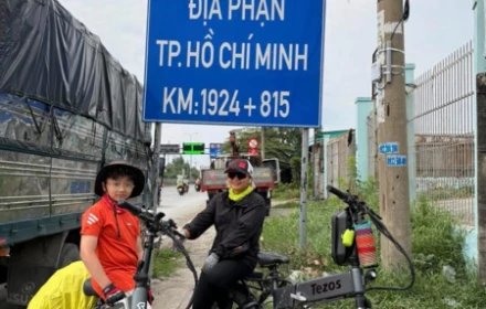 Cậu bé Hà Nội cùng mẹ đạp xe 1.000km qua 19 tỉnh thành