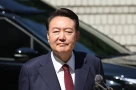 Truyền thông Hàn Quốc tiết lộ chi tiết vụ bắt giữ Yoon Seok-yeol: Hơn 10 người giữ chặt chân tay, cố gắng khiêng ông đi bằng một chiếc ghế