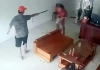 Đang ngồi hút thuốc trong nhà, người đàn ông bị chém đứt rời tay