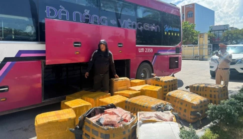 Nếu không bị bắt thì gần 1 tấn sụn chân gà bốc mùi dự kiến đưa về Đà Nẵng tiêu thụ sẽ cho người dân "lĩnh đủ"!