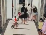 Phẫn nộ khi xem clip người đàn ông đánh dã man một phụ nữ - công an phường đã mời lên làm việc