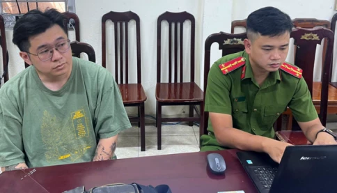 Bắt khẩn cấp người đàn ông xăm trổ hành hung phụ nữ ở Hà Nội