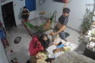 Vụ anh trai dùng ghế đánh em ruột dã man: Hai anh em nói gì?