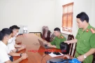 Công an mời 3 nam thanh niên lên làm việc vụ "clip đôi nam nữ thân mật trong xe Mercedes"