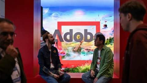 OpenAI ra mắt Sora, bỗng chốc biến gã khổng lồ Adobe thành "kẻ tụt hậu"