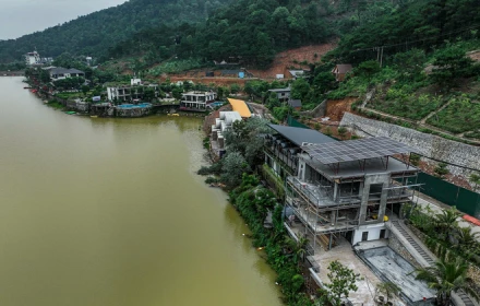 Nhóm cựu cán bộ xã hầu tòa vì xâm hại đất rừng phòng hộ