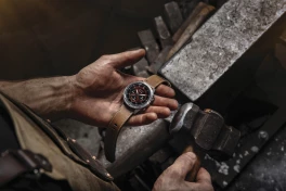 Garmin ra mắt đồng hồ bằng vỏ thép Damascus siêu bền giá 80 triệu đồng ở Việt Nam