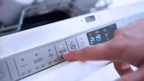 Tại sao máy rửa bát chế độ eco tốn nhiều thời gian rửa lại tiết kiệm điện, nước?