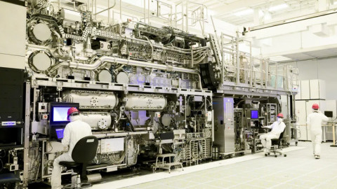 ASML và TSMC có thể vô hiệu hóa máy chip nếu Trung Quốc "uýnh" Đài Loan