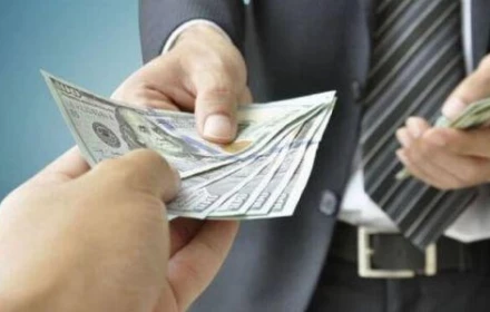 Phụ nữ cần chồng hơn hay tiền hơn? Một câu chuyện, nhiều luồng ý kiến