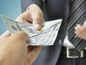 Phụ nữ cần chồng hơn hay tiền hơn? Một câu chuyện, nhiều luồng ý kiến
