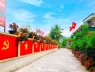 Độc đáo con đường rực rỡ cờ Tổ quốc, cờ Đảng của vợ chồng miền núi thu hút giới trẻ check in