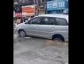 Lại nữa, ô tô đang đi đường bị sụt hố ở Hà Nội