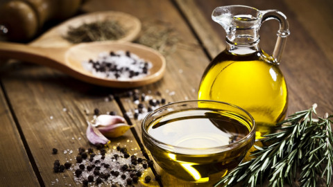 Dùng dầu ăn không đúng cách làm tăng cholesterol