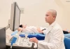 Vì sao đàn ông trung niên bỗng hưng phấn như tuổi đôi mươi?