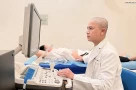 Vì sao đàn ông trung niên bỗng hưng phấn như tuổi đôi mươi?
