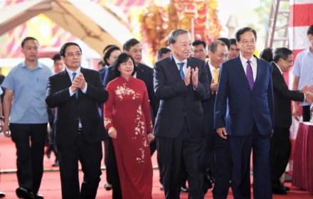 Tổng Bí thư, Thủ tướng trao tặng huân chương cho các tập đoàn đóng góp đặc biệt với đất nước