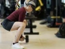 Cụ bà U80 mê tập gym, nâng tạ 10 kg