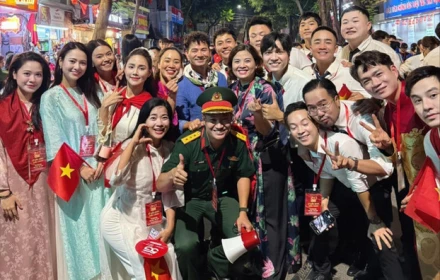 NSND Xuân Bắc cùng dàn nghệ sĩ hợp luyện diễu binh, diễu hành A80