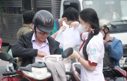 Nín thở chờ điểm chuẩn, phụ huynh 2k7 ngóng từng giờ!