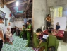 Công an xã đến tận nhà thu nhận hồ sơ cấp thẻ đảng viên cho các đảng viên cao tuổi