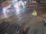 Clip: Thót tim khoảnh khắc người đàn ông vượt rào chắn, ngã nhào trước mũi tàu đang lao tới