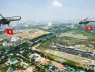 Khoảnh khắc dàn trực thăng kéo cờ bay qua các biểu tượng của Hà Nội