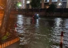 Hà Nội mưa lớn, nhiều tuyến đường ngập ngang bánh xe