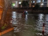 Hà Nội mưa lớn, nhiều tuyến đường ngập ngang bánh xe