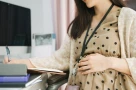 Nhân viên mới đi làm liên tục xin nghỉ ốm do mang thai, sếp cho nghỉ việc: Tòa tuyên công ty làm đúng nhưng vẫn phải trả đủ lương