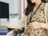 Nhân viên mới đi làm liên tục xin nghỉ ốm do mang thai, sếp cho nghỉ việc: Tòa tuyên công ty làm đúng nhưng vẫn phải trả đủ lương