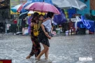 Hà Nội mưa bão số 5 cả đêm, nhiều đường ngập sâu, giao thông tê liệt