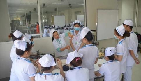 Vì sao nhiều người ngại kết hôn với một y tá?