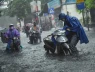 Bão số 5 suy yếu nhưng tại sao Hà Nội vẫn mưa trắng trời?