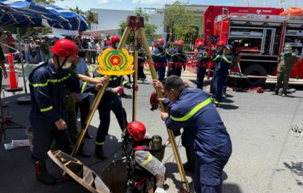 Thương tâm quá! Hai công nhân nạo vét cống không may bị mắc kẹt và tuvong dưới cống nước sâu 8m