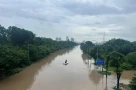 Lũ các sông đang dâng cao kèm mưa rất to, nhiều khu vực Hà Nội có thể ngập 1-3 ngày