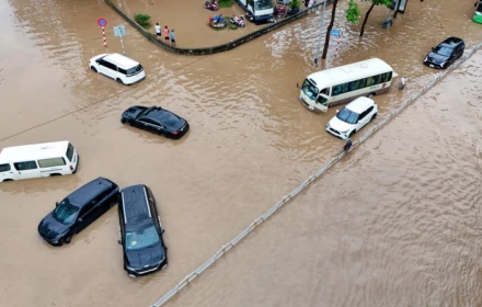 Vì sao Hà Nội ngập kéo dài?