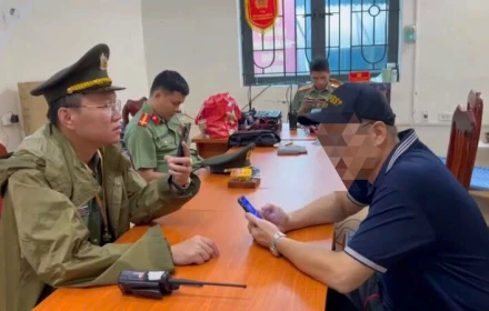 Công an Hà Nội dẹp tình trạng ‘giữ chỗ’ cho thuê ghế xem diễu binh