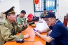 Người xí chỗ bán lại với giá 20k/ghế xem sơ duyệt bị mời uống trà!