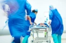 Bé trai phải cắt bỏ tinh hoàn vì một tình trạng thường gặp