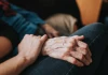 Đừng tưởng con cái tranh nhau nuôi cha mẹ già mà vội mừng!