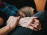 Đừng tưởng con cái tranh nhau nuôi cha mẹ già mà vội mừng!