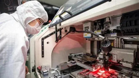 Tại sao Trung Quốc phát triển máy quang khắc của riêng mình?