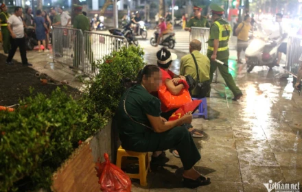 Lực lượng chức năng yêu cầu người dân không sớm giữ chỗ xem diễu binh