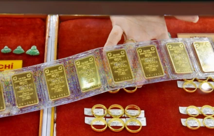 Giá vàng miếng SJC vượt 130 triệu đồng/lượng, phá vỡ mọi kỷ lục