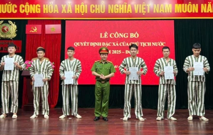 Công bố quyết định đặc xá cho 176 phạm nhân tại 2 trại tạm giam của Công an Hà Nội