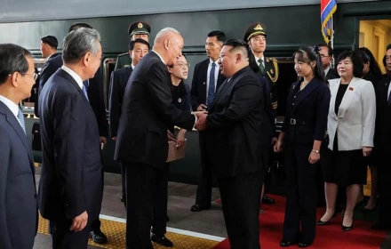 Con gái 12 tuổi của ông Kim Jong-un gây chú ý tại lễ diễu binh của Trung Quốc